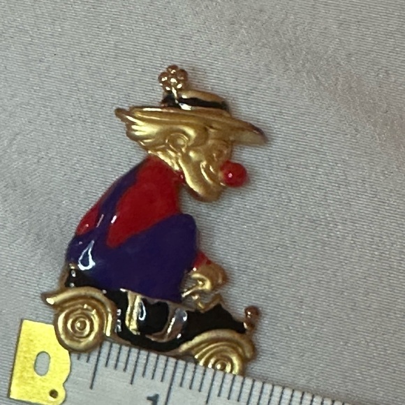 DANECRAFT Rare Vintage Enamel Clown in Car Brooch 2”L x 1 1/2”W Whimsical - Picture 6 of 6